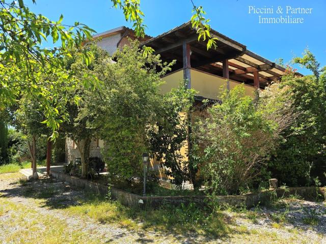 Villetta bifamiliare in vendita di 222 m² in Via dello Sport