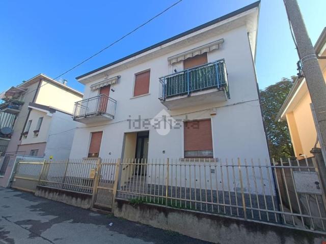 Villetta bifamiliare in vendita di 222 m² in Via Enrico Toti, 10