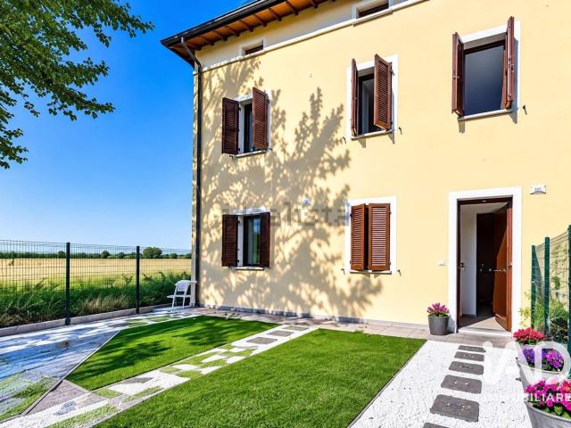 Villetta bifamiliare in vendita di 222 m² in Via I Maggio