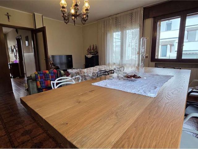 Villetta bifamiliare in vendita di 222 m² in Via N.Paganini, 4