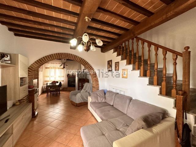 Villetta bifamiliare in vendita di 222 m² in Via Napoli