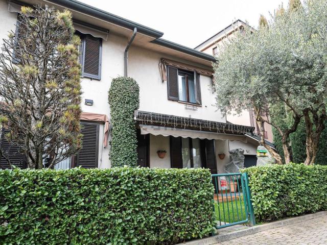 Villetta bifamiliare in vendita di 222 m² in Via San Martino