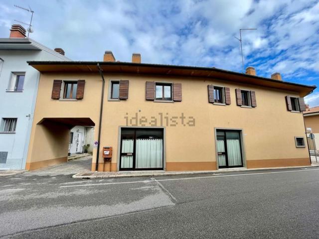 Villetta bifamiliare in vendita di 227 m² in Piazza Dante Alighieri, 3