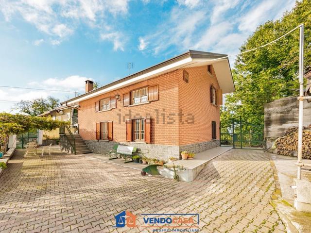 Villetta bifamiliare in vendita di 224 m² in Via Baracchi, 32