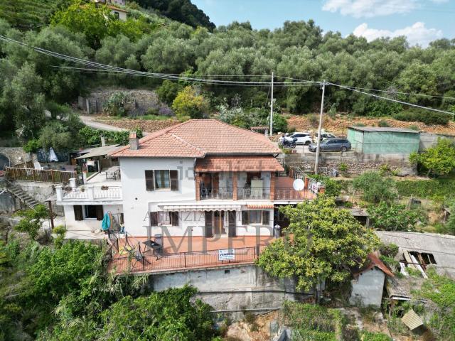 Villetta bifamiliare in vendita di 224 m² in Via Ciappin, 2