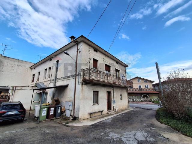 Villetta bifamiliare in vendita di 224 m² in Via Nazionale, 815