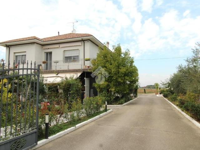 Villetta bifamiliare in vendita di 224 m² in Via Staggetti, 19