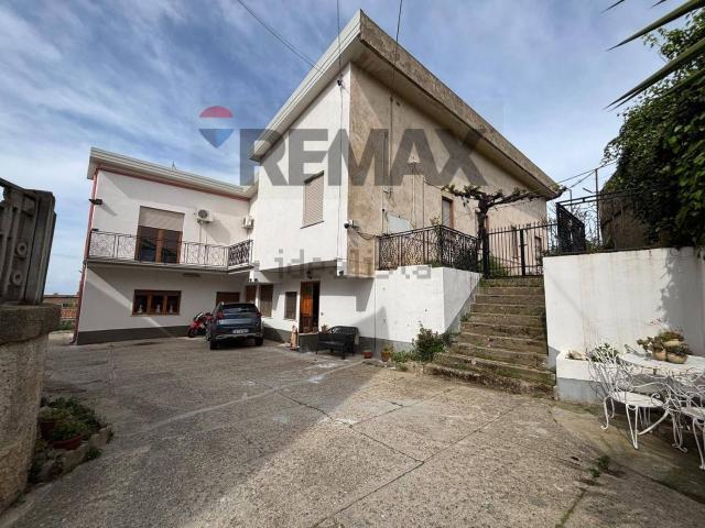Villetta bifamiliare in vendita di 225 m² in Contrada Cuccio