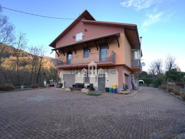 Villetta bifamiliare in vendita di 225 m² in Frazione Braida, 21