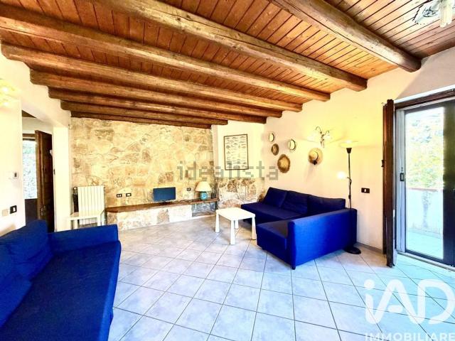 Villetta bifamiliare in vendita di 225 m² in Strada Vicinale N. 210