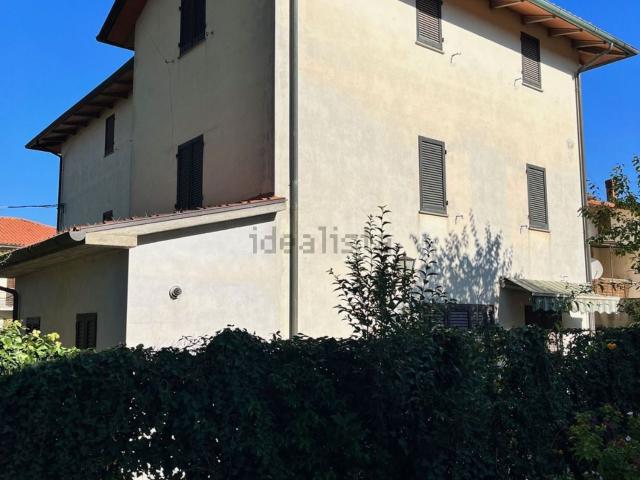 Villetta bifamiliare in vendita di 225 m² in Strada Provinciale Infernaccio