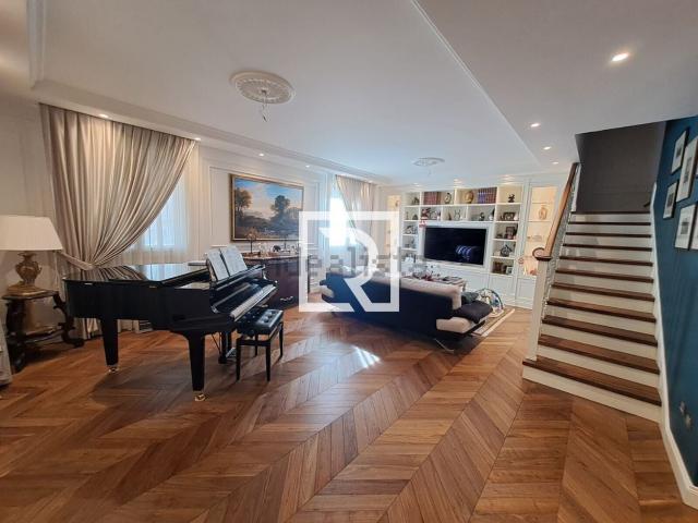 Villetta bifamiliare in vendita di 225 m² in Via Tivoli