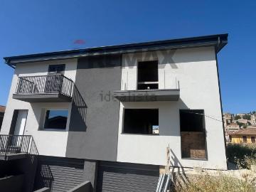 Villetta bifamiliare in vendita di 225 m² in Via Alcide de Gasperi