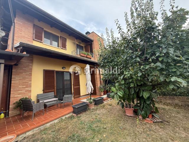 Villetta bifamiliare in vendita di 225 m² in Via Antonio Sereni