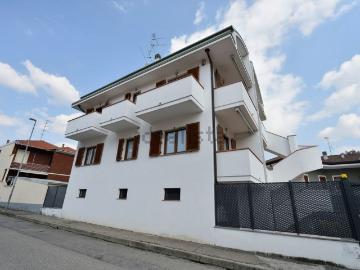 Villetta bifamiliare in vendita di 225 m² in Via Cavagliano, 36