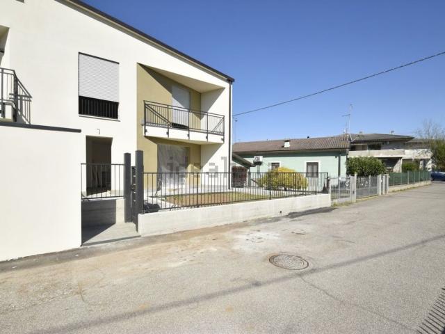 Villetta bifamiliare in vendita di 225 m² in Via Crocetta, 35