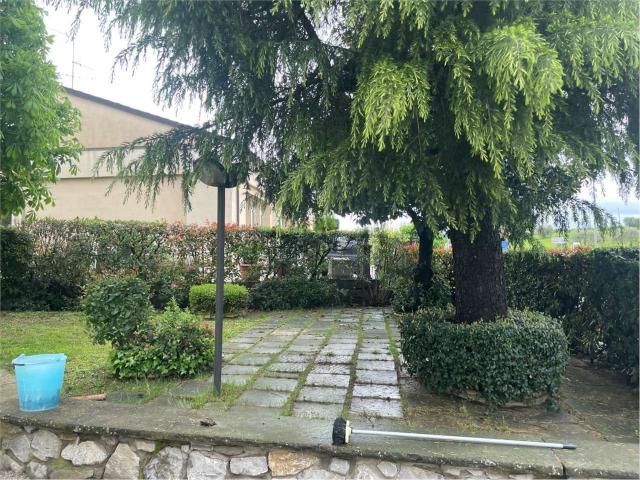 Villetta bifamiliare in vendita di 225 m² in Via degli Ulivi