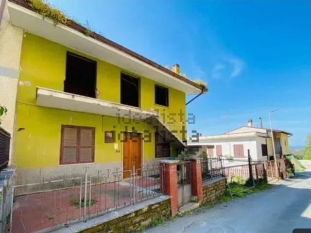 Villetta bifamiliare in vendita di 225 m² in Via della Croce, 99