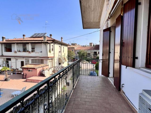 Villetta bifamiliare in vendita di 225 m² in Via Gaetano Bellotti