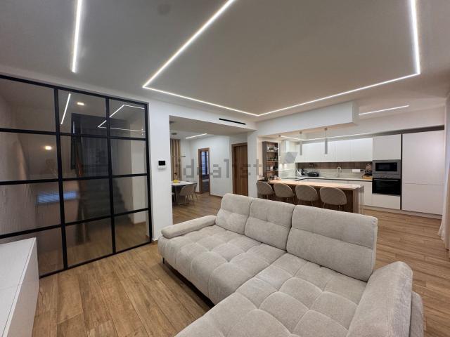 Villetta bifamiliare in vendita di 225 m² in Via Mantova
