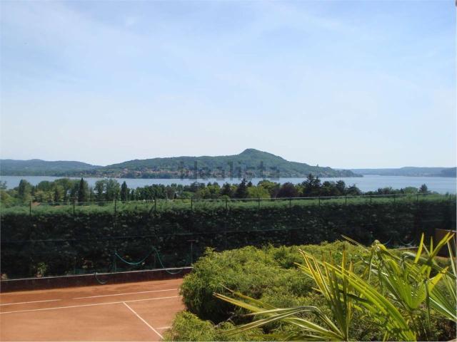 Villetta bifamiliare in vendita di 225 m² in Via Opifici, 2