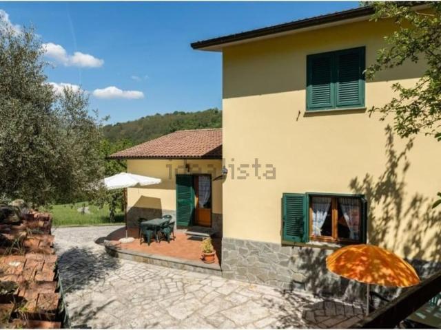 Villetta bifamiliare in vendita di 225 m² in Via Roma