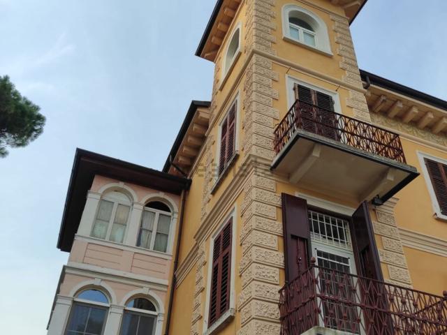 Villetta bifamiliare in vendita di 225 m² in Via Roma