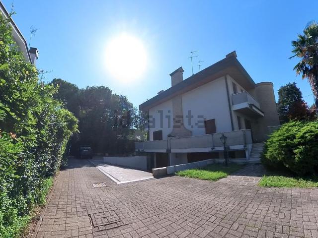 Villetta bifamiliare in vendita di 225 m² in Via San Damiano