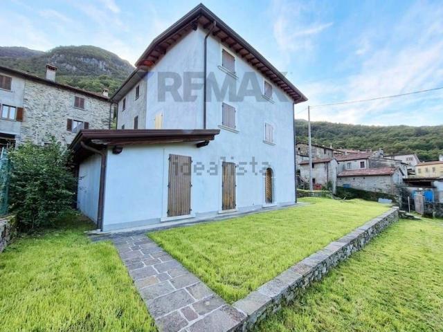 Villetta bifamiliare in vendita di 225 m²