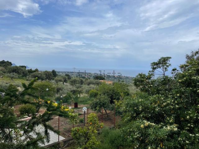 Villetta bifamiliare in vendita di 226 m² in Contrada Vucca Vanella