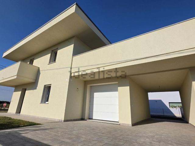 Villetta bifamiliare in vendita di 226 m² in Vicolo Vicenza