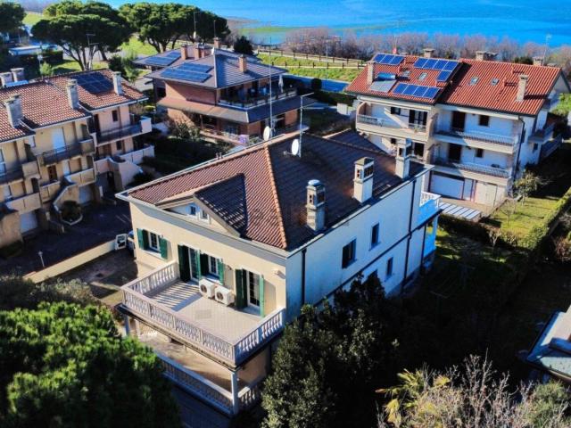 Villetta bifamiliare in vendita di 226 m² in Via Annia, 26