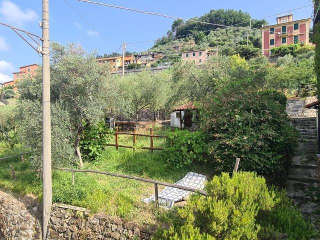 Villetta bifamiliare in vendita di 226 m² in Via Casa del Monte, 24