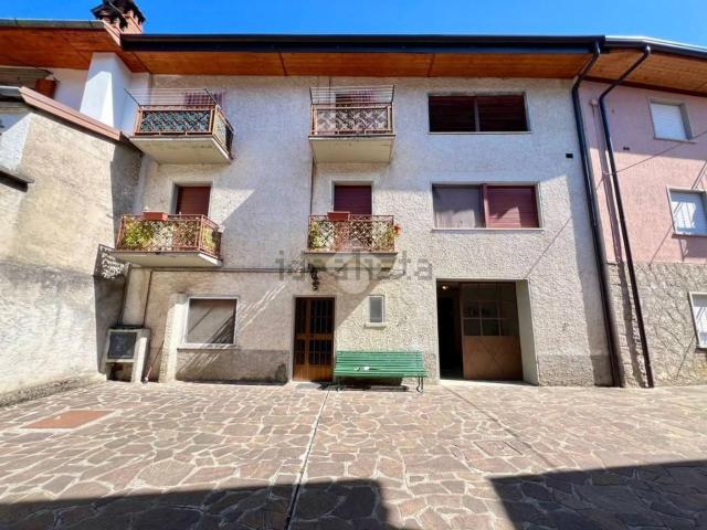 Villetta bifamiliare in vendita di 226 m² in Via Chiesa, 399