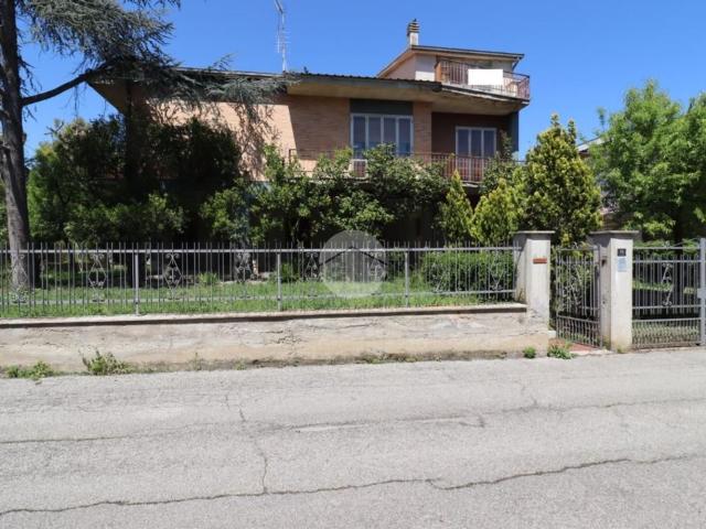 Villetta bifamiliare in vendita di 226 m² in Via Eleonora Duse, 16