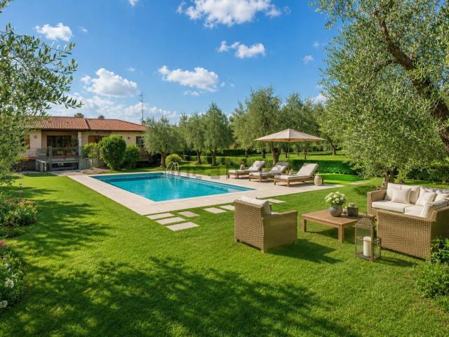 Villetta bifamiliare in vendita di 185 m² in Via Montanina, 50