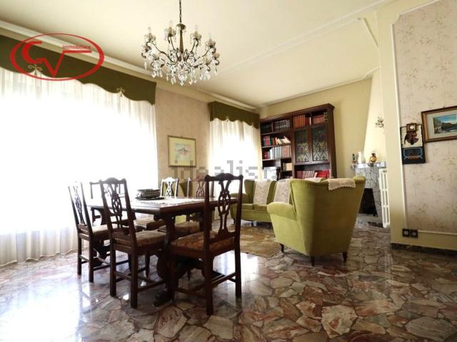 Villetta bifamiliare in vendita di 226 m² in Via Roma