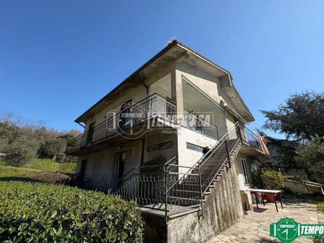Villetta bifamiliare in vendita di 226 m² in Via Stadano, 15