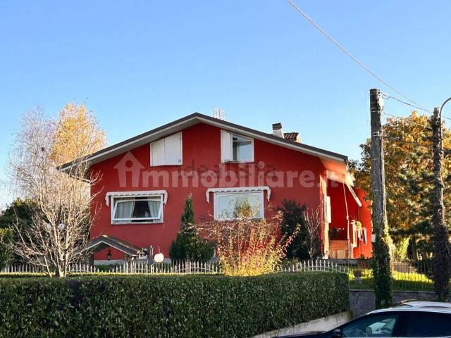 Villetta bifamiliare in vendita di 226 m² in Via Scarrone