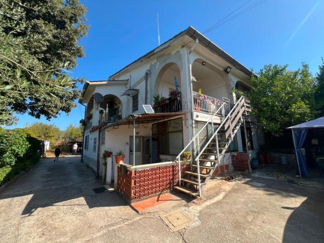 Villetta bifamiliare in vendita di 228 m² in Via delle Sughere, 10