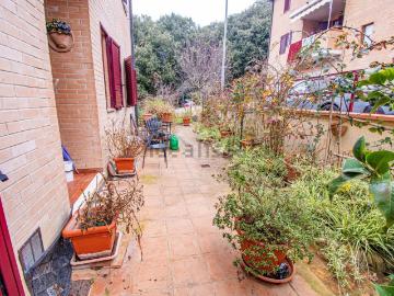 Villetta bifamiliare in vendita di 228 m² in Via di Porsenna, 3