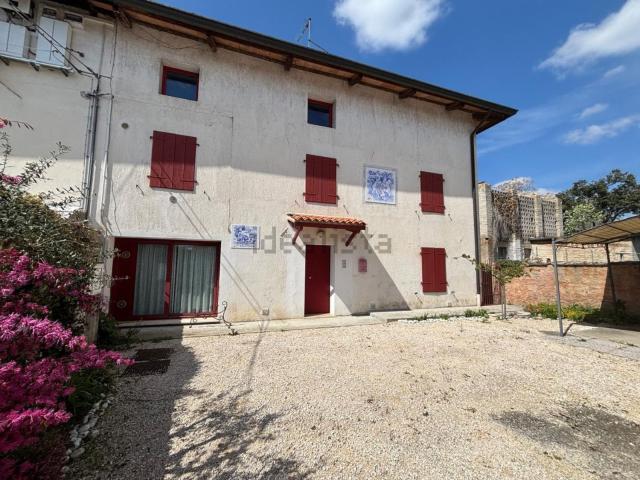 Villetta bifamiliare in vendita di 228 m² in Via Fornaci, 21