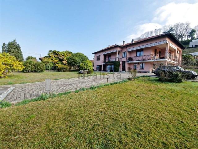 Villetta bifamiliare in vendita di 228 m² in Via Gerolamo Pirinoli