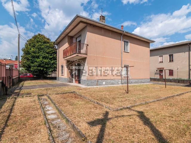 Villetta bifamiliare in vendita di 228 m² in Via Rovereto, 70