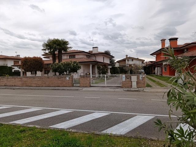 Villetta bifamiliare in vendita di 228 m² in Via Sebastiano Bombelli