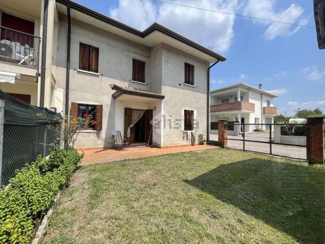 Villetta bifamiliare in vendita di 229 m² in Via Brolo, 21