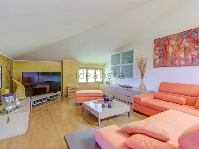Villetta bifamiliare in vendita di 229 m² in Via Fontaneto, 35