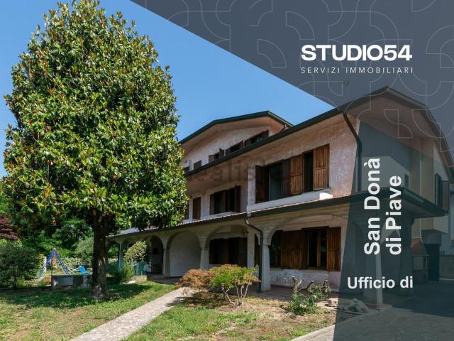Villetta bifamiliare in vendita di 233 m² in Via della Libertà, 28