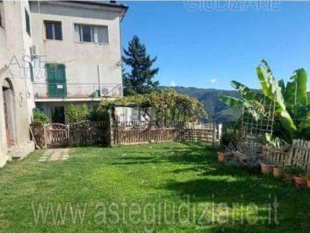 Villetta bifamiliare in vendita di 233 m² in Via Mammianese