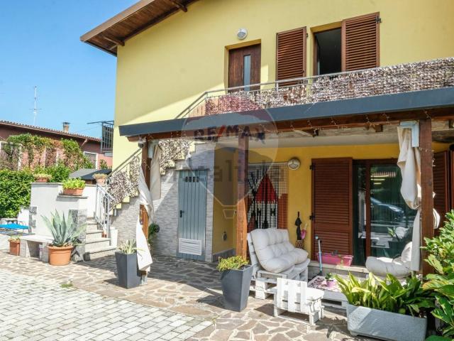 Villetta bifamiliare in vendita di 233 m² in Via Marco Polo, 18